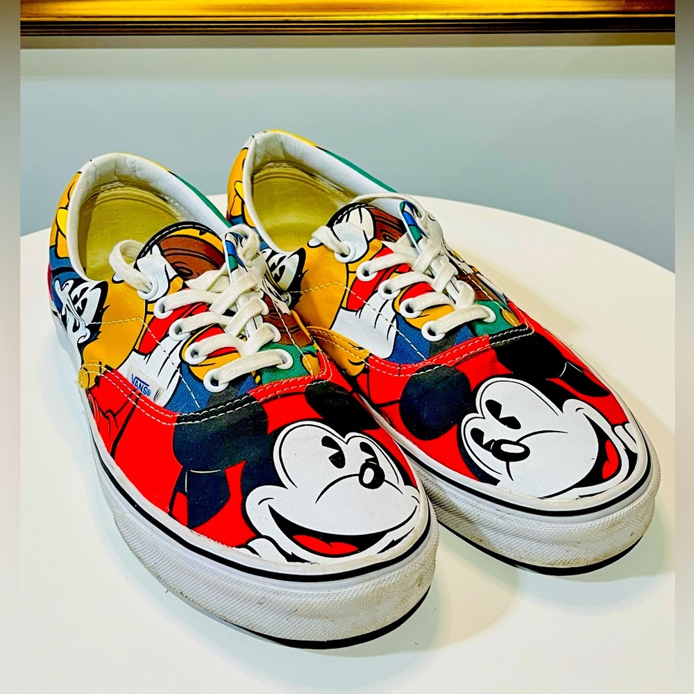 Men’s Pre-Loved Limited Edition Disney Vans in size 10 US Awesome Condition ❤️